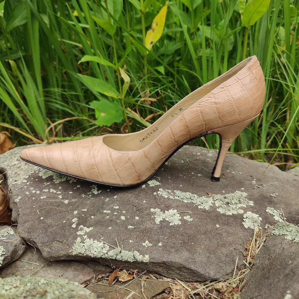 Vintage Stuart Weitzman Nude Crocodile Heels